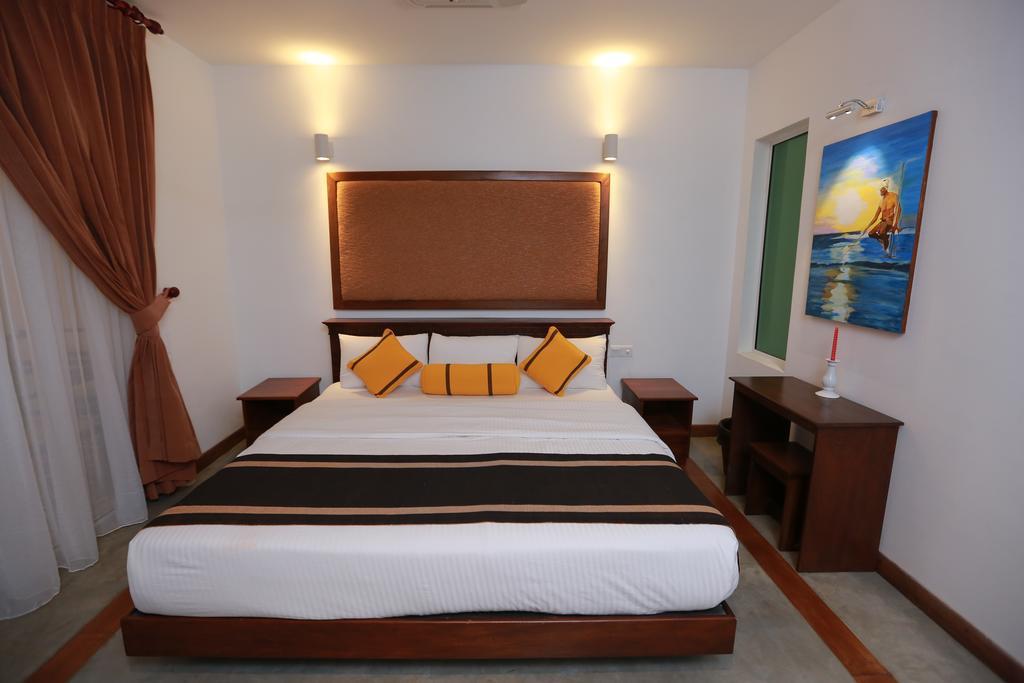 Refresh Hotel Хіккадува Екстер'єр фото