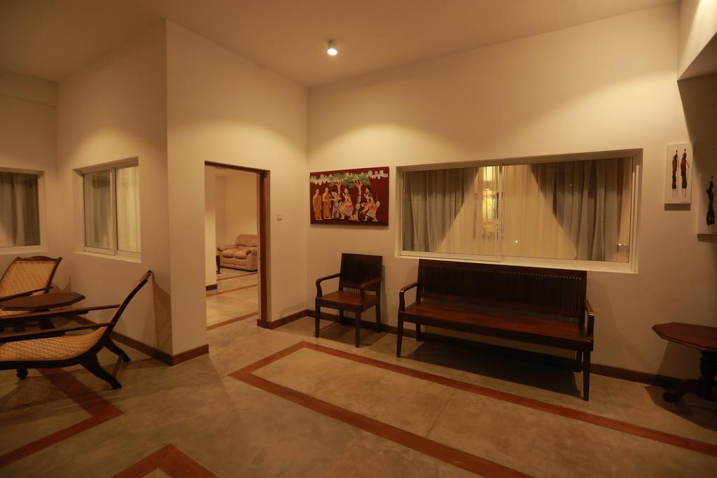 Refresh Hotel Хіккадува Екстер'єр фото