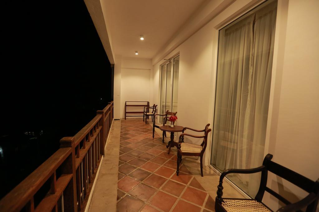 Refresh Hotel Хіккадува Екстер'єр фото