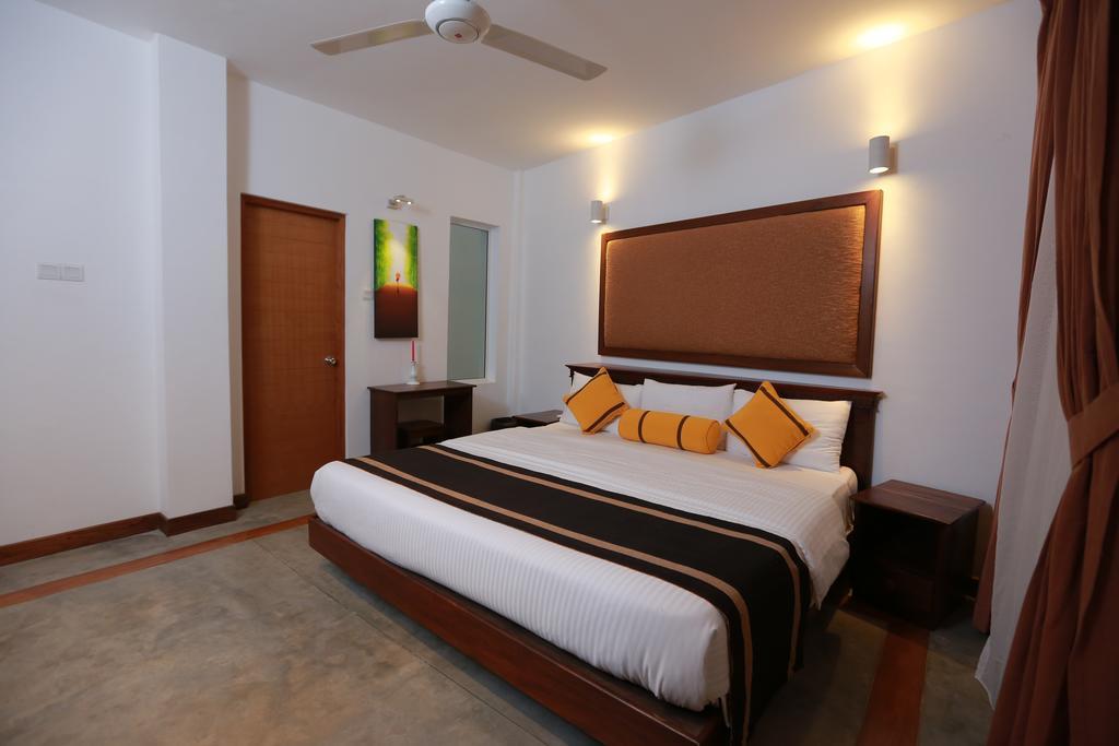 Refresh Hotel Хіккадува Екстер'єр фото