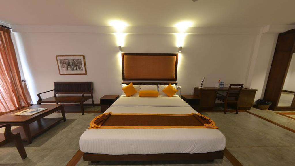 Refresh Hotel Хіккадува Екстер'єр фото