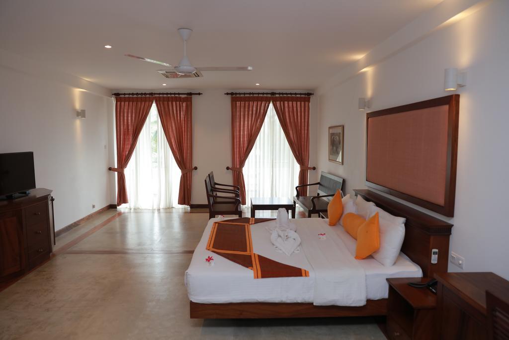 Refresh Hotel Хіккадува Екстер'єр фото