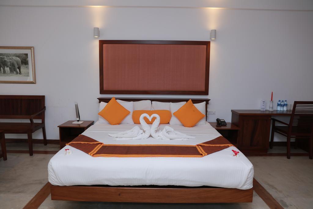 Refresh Hotel Хіккадува Екстер'єр фото