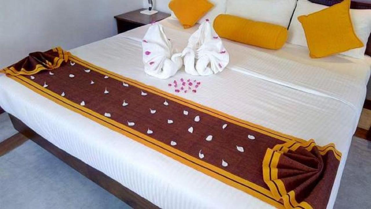 Refresh Hotel Хіккадува Екстер'єр фото