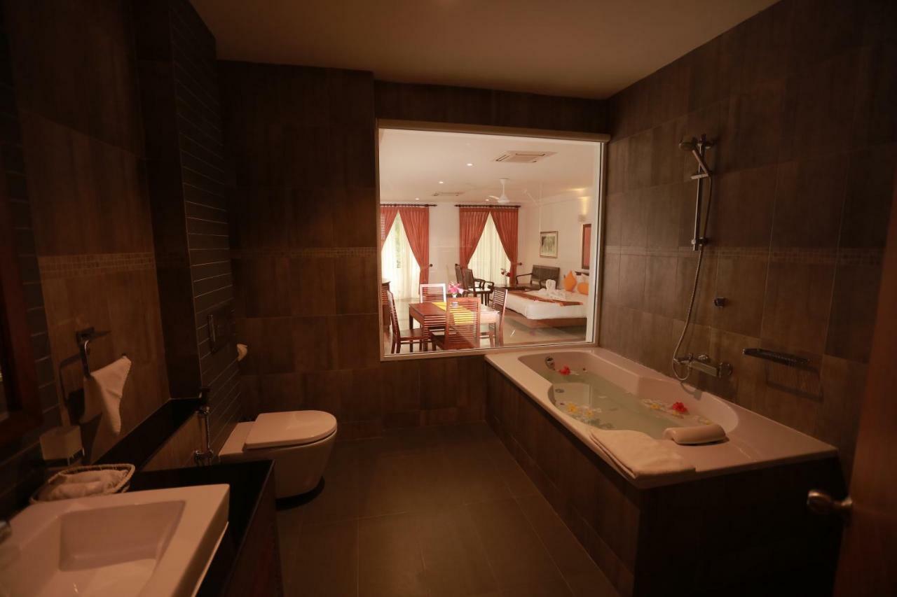 Refresh Hotel Хіккадува Екстер'єр фото
